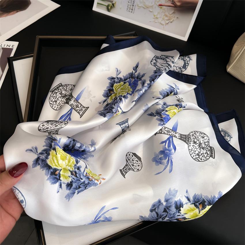 Seidenschal Blau-Weiß-Porzellanschal Damenschal Schlichter und eleganter bedruckter quadratischer Schal Retro-Schal Dekorativer Sonnenschutz