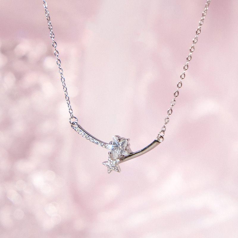 Korean Pearl Necklace: High-End Silver Clavicle Chain with Niche Design, Perfect for Light Luxury and Sweater Pendants.
