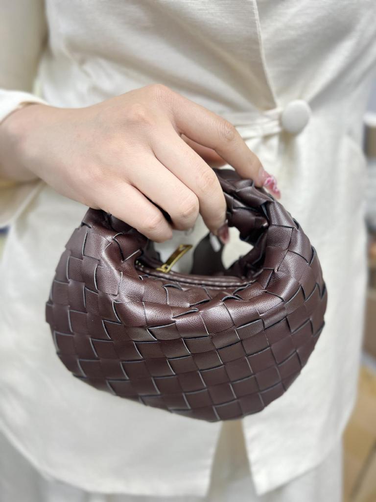 Ručně vyráběné dámské mini knedlíčkové taštičky - elegantní ručně tkaný design croissantu