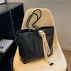 New Large-capacity Bag Women's Solid Color Simple Niche Shoulder Bag High Texture Commuter Underarm Tote Bag