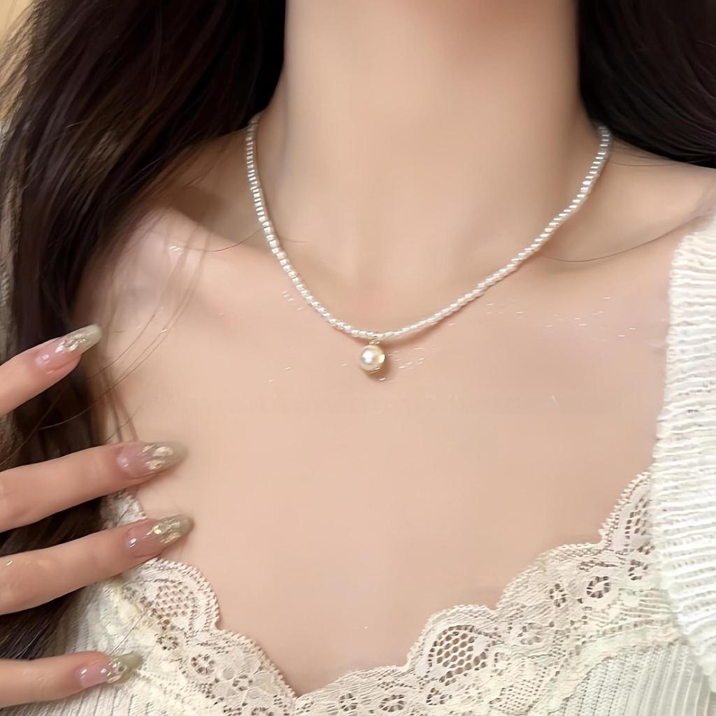 Korean Pearl Necklace: High-End Silver Clavicle Chain with Niche Design, Perfect for Light Luxury and Sweater Pendants.