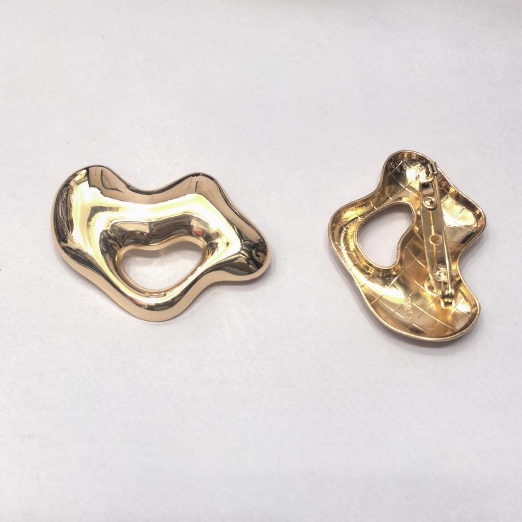 European Design Stainless Steel Irregular Brooch: Adjustable Scarf, Sweater, and Suit Lapel Pin.