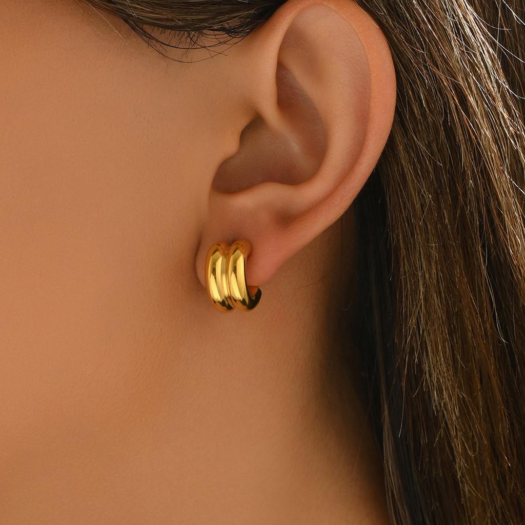 Popular Women's C-shaped Earrings Light Luxury High-end Light-sensitive Surface Design Earrings Versatile Niche Earrings Women
