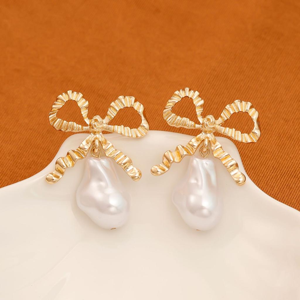 Fashion Personality Baroque Style Metal Bow Special-shaped Imitation Pearl Fringed Pendant Women's Earrings Gift