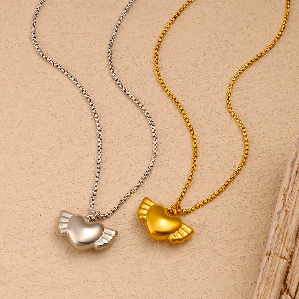 Korean Wing Heart Pendant Necklace, 18K Gold Stainless Steel Clavicle Chain, Trendy Internet Celebrity Style Jewelry