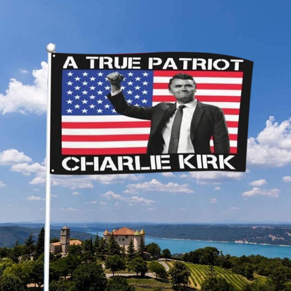 Eine echte patriotische Charlie Kirk Flagge, Blumengartenteppich Außenflagge Gartenflagge mit zwei Metallösen