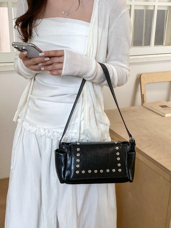 Korean Style Rivet Tote Shoulder Bag: Large Capacity, Versatile, High-End Motorcycle Bag for Women