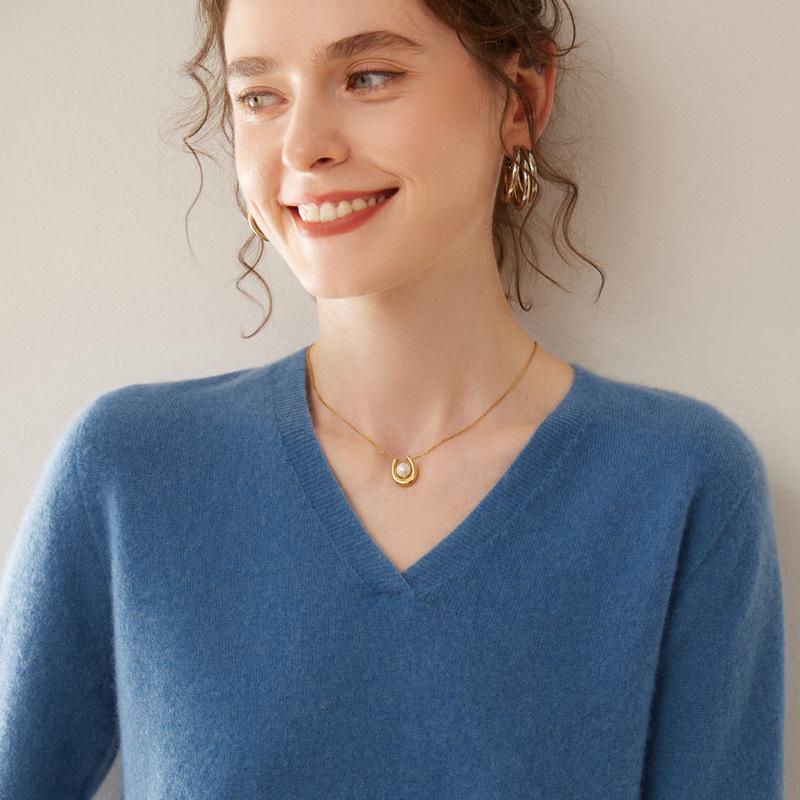 Women's Long Sleeve V-Neck Cashmere Knit Base Layer Top: Versatile, Loose, and Slimming Sweater Innerwear.