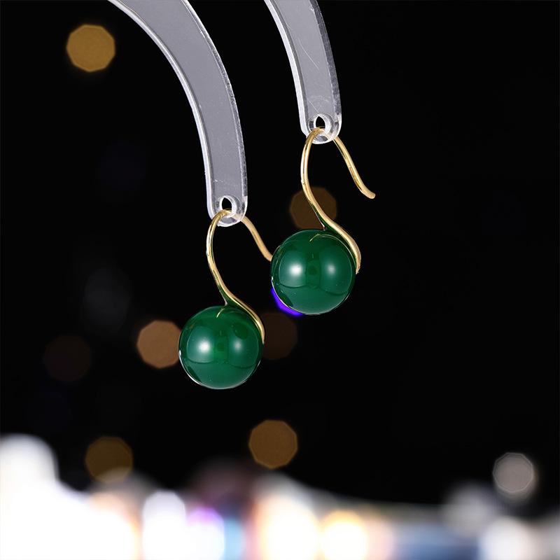 

Имитация халцедона яшмы серьги-крючки ретро высокого класса 2024 новый темперамент белые серьги прилив зелёный