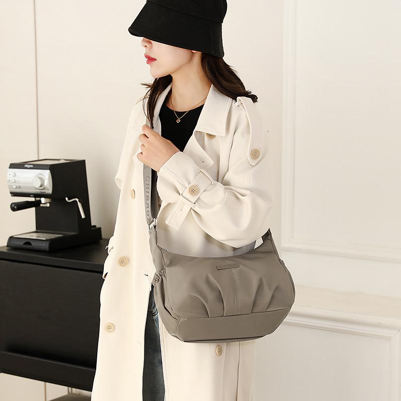 Stylish and Simple Pleated Messenger Bag Women's Large-capacity Versatile Niche Shoulder Bag Nylon Cloth Versatile Commuter Bag