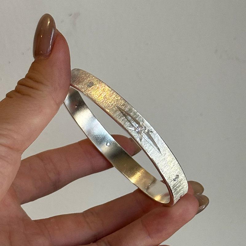 

Classical Carving Brushed Starry Point Diamonds Texture Circle Silver Bracelets for women Simple Wide Bracelet Party срібний