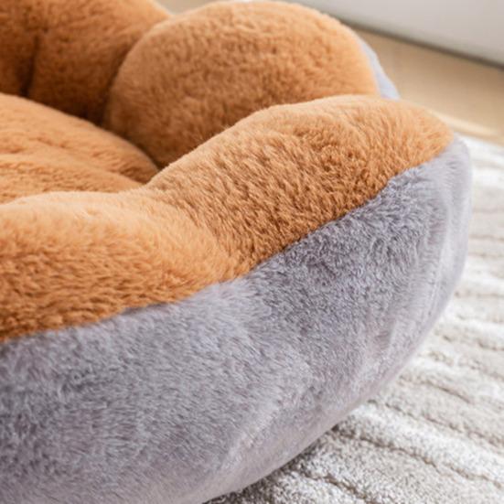 Winter Pet Bed Flower Shaped Plush Dog Bed with Anti-slip Bottom