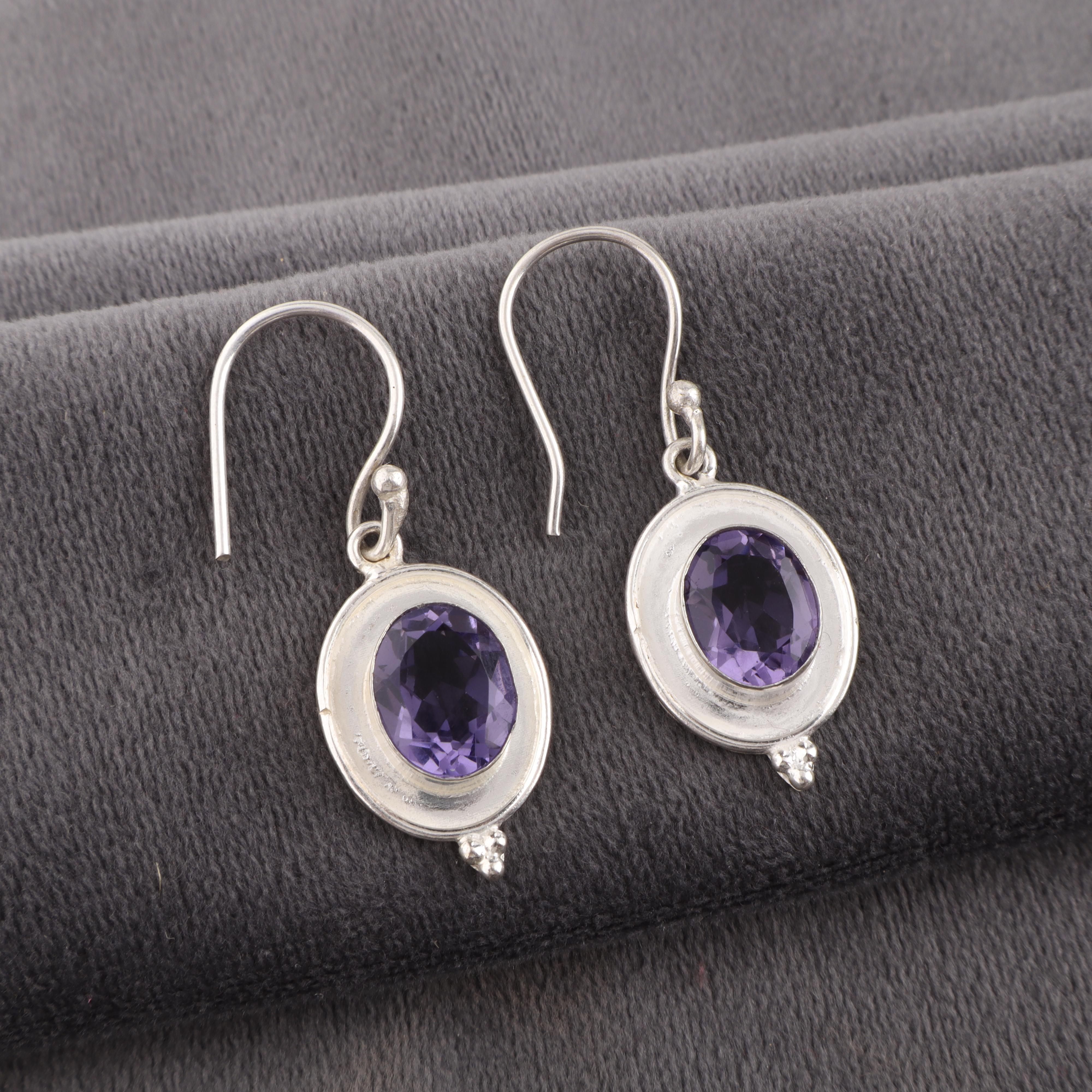 

Иолит Драгоценный Камень, Серьги из Стерлингового Серебра 925 пробы, Красивые Серебряные Серьги Ручной Работы, Серебряные Украшения для Медитации с Иолитом в Подарок 1.50 Inches фиолетовый