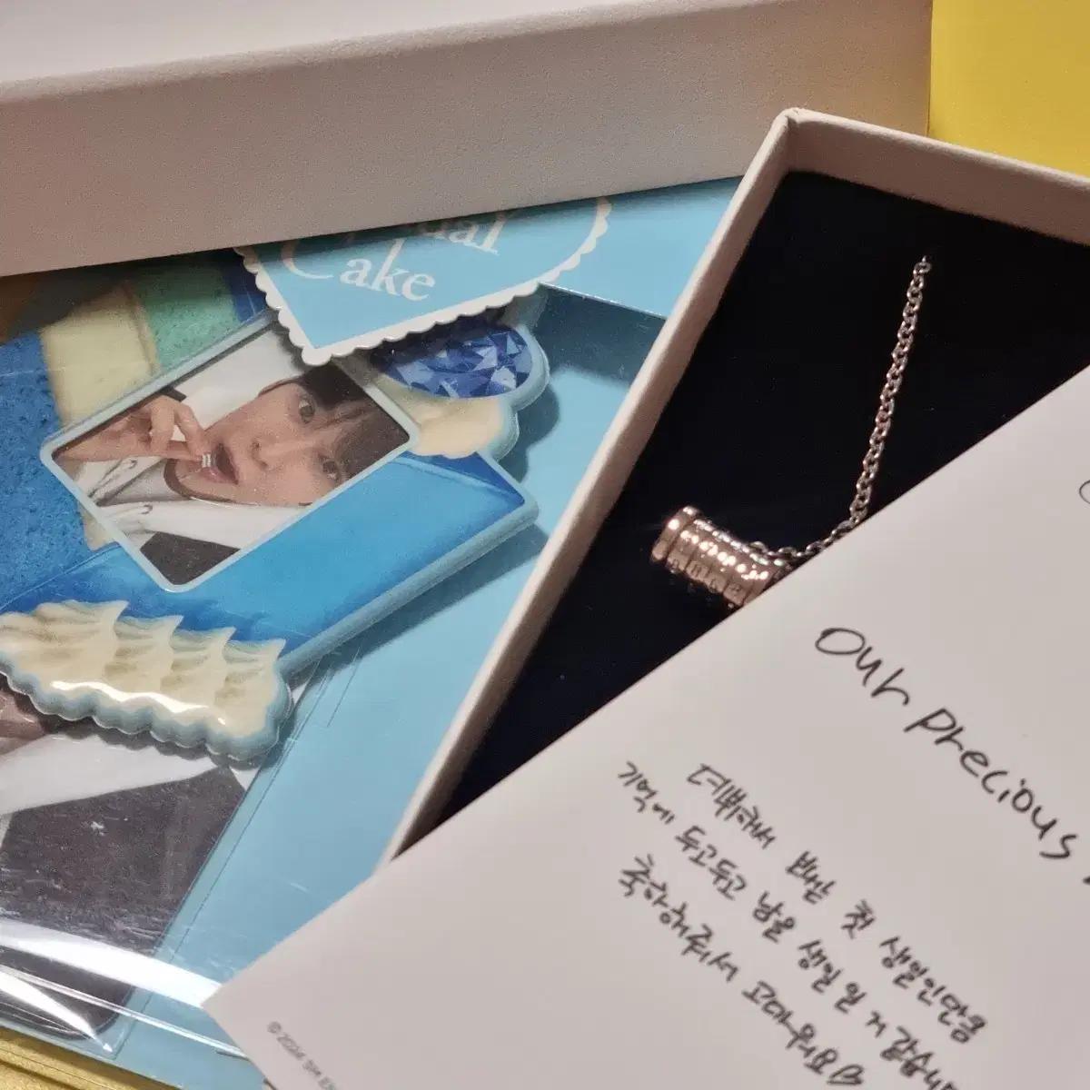 

RIIZE День рождения Ынсока 2024 MD MD Ожерелье-подставка для торта