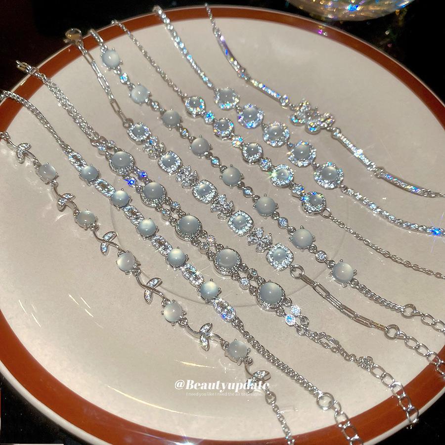 Korean Minimalist Cubic Zirconia Geometric Flower Cat's Eye Stone Bracelet - Elegant, High-End Wristband Jewelry for Women