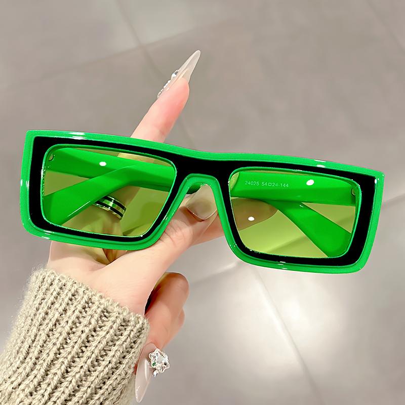 

Новые европейские и американские модные солнцезащитные очки в маленькой квадратной оправе, хип-хоп уличный стиль, персонализированный аксессуар зелёный