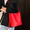 Spring and Summer Fashion Simple Style Niche Design Solid Color Bucket Bag Women's Daily Leisure Commuting Versatile Messenger Mother and Child Bag