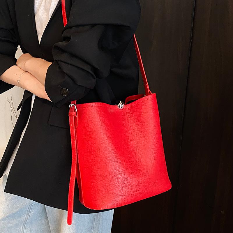 Spring and Summer Fashion Simple Style Niche Design Solid Color Bucket Bag Women's Daily Leisure Commuting Versatile Messenger Mother and Child Bag