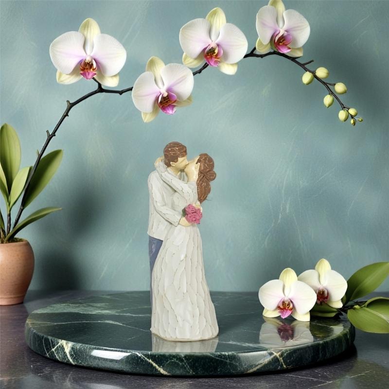 Sweet Loving Elderly Couple Figurine Sculpture for Romantics Home Decors and Wedding Anniversary Valentines Day Gift