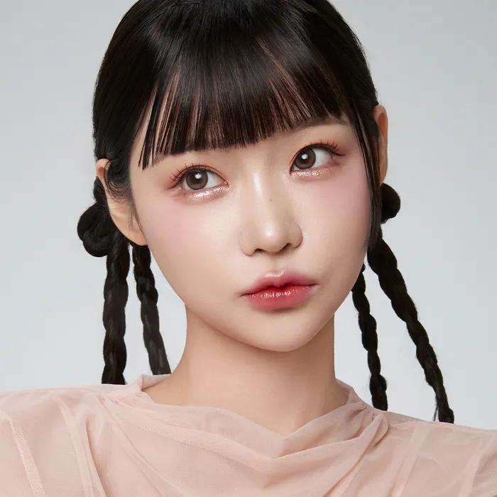 Жидкая подводка с сиянием 20 Moon Beige