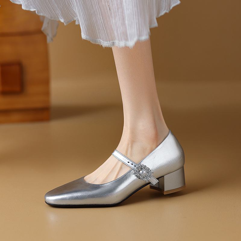 

Krazing Pot Туфли-лодочки Mary Janes из коровьей кожи, весенние, размер 40, на толстом среднем каблуке, женские, квадратный нос, серебристо-золотистый цвет, летние, неглубокие 34 серебряный