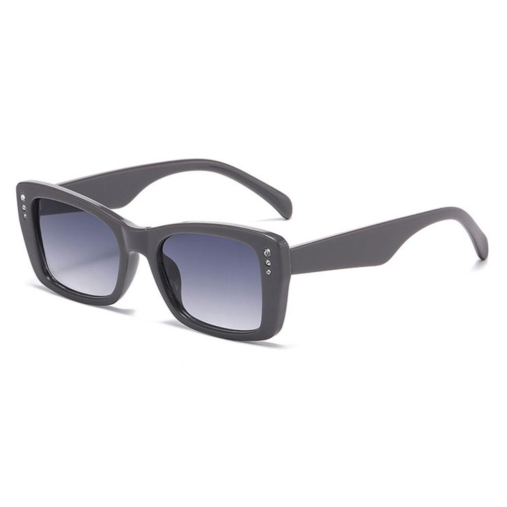 

Retro Stylish Gradient Small Frame Square With Diamond Female Sunglasses Design Casual Stt Shooting Male Eyewear UV Protection 400 as picture