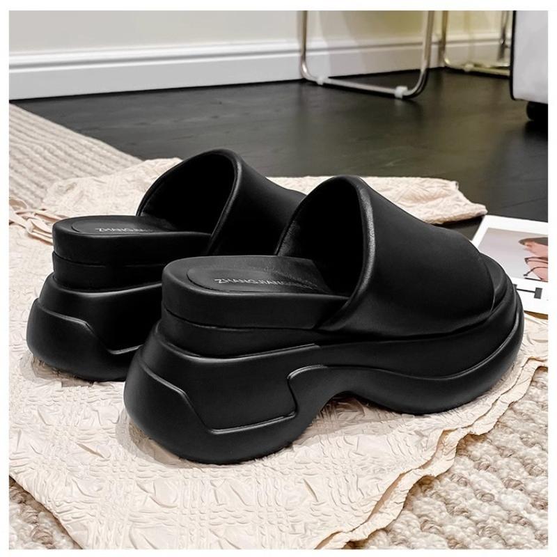 Thick Soled Women's Outdoor Wear 2026 Summer New Versatile Height Increasing Beach Sandals