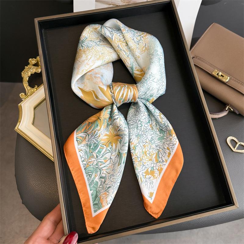

Korean Versiont Print Square Scarf Soft Satin Stylish Versatile Neck Scarf For Women Hairbands Headscarf Bandana 70x70CM