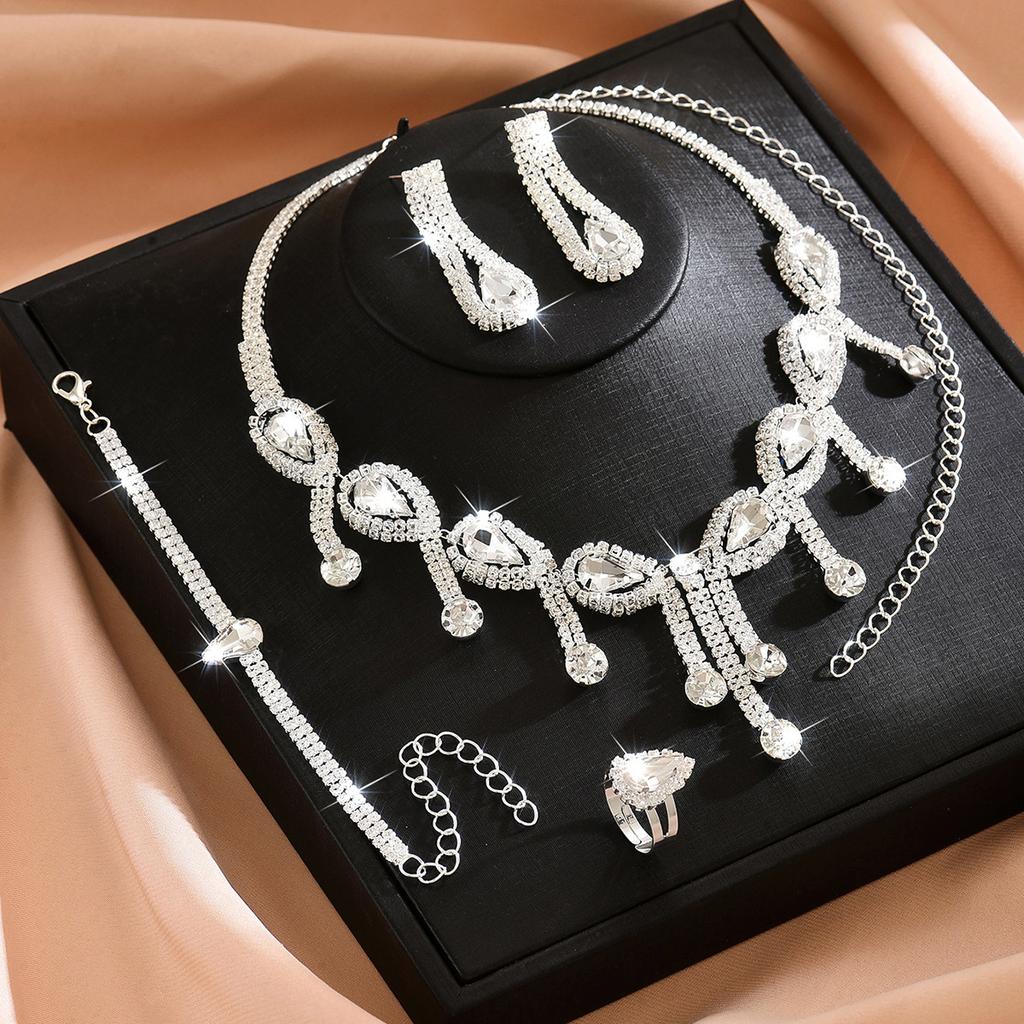 Design feels retro, exaggerated, atmospheric, chic, necklace, earring, ring, bracelet set, paired with wedding dress