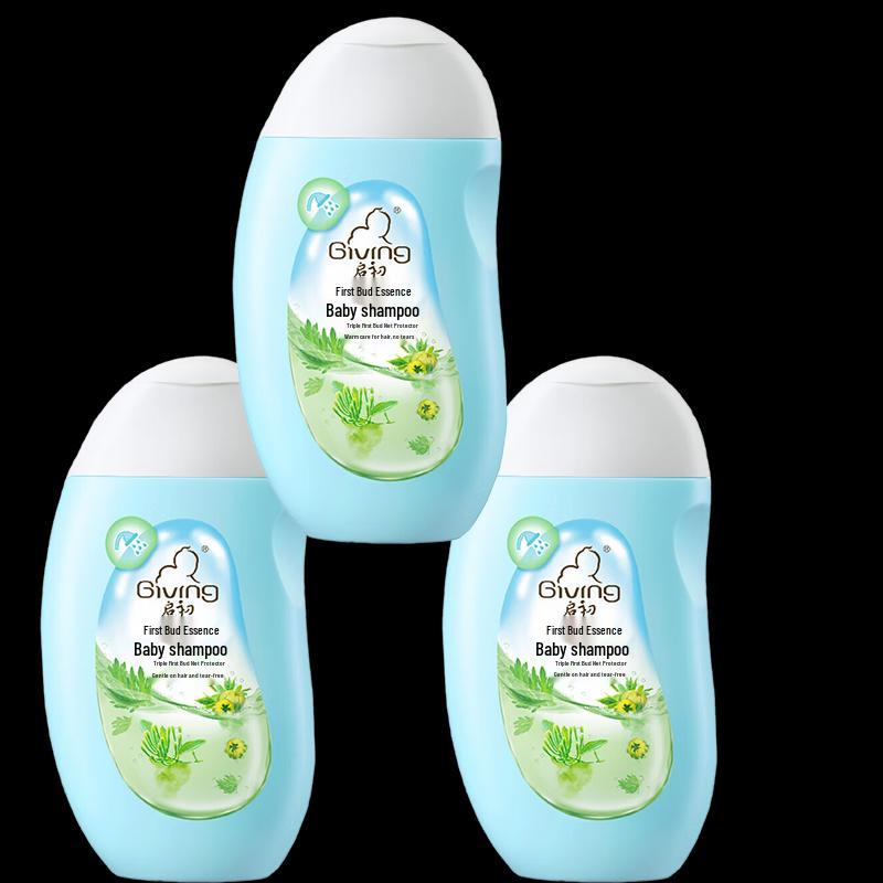 Giving Baby Shampoo with Plant Extracts