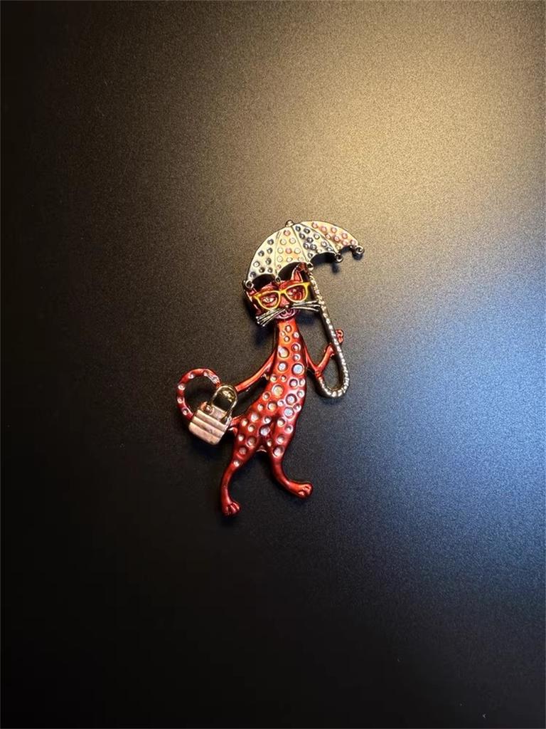 SKEDS Vintage Animal Brooch Exquisite High-end Design Rabbit Cat Dog Pin Elegant Corsage Accessory Coat Sweater Badge Gift