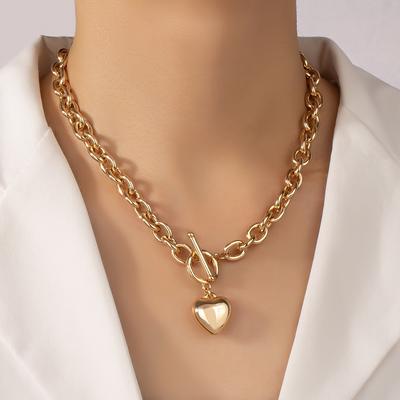 A Golden Yellow Buckle Heart-shaped Pendant, Metal Chain Necklace, Japanese and Korean Fashion, Simple Personality