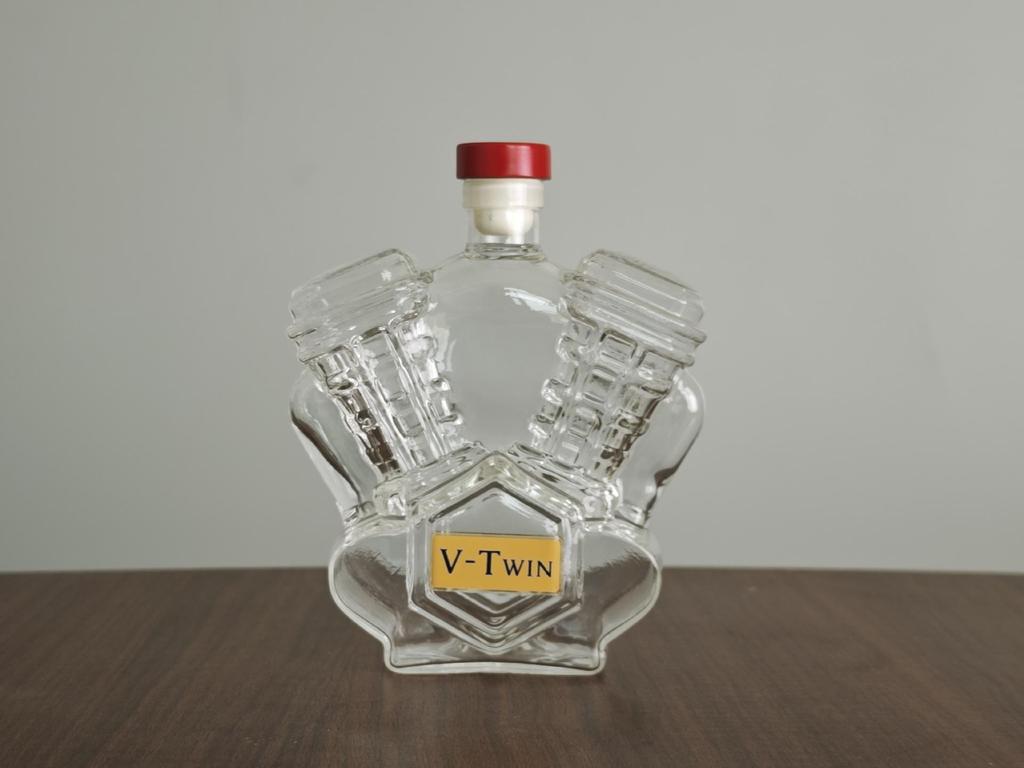 V-Twin Engine Whiskey Decanter High Borosilicate Glass Wine Bottle Decorative Spirits Carafe
