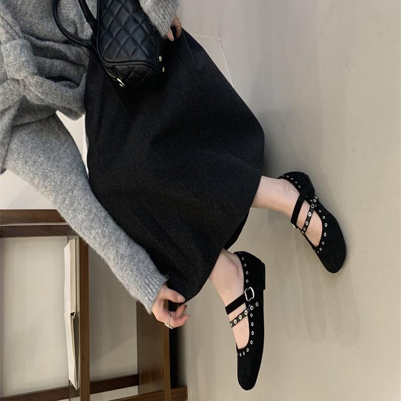 Gentle fairy wind ballet single shoes female 2025 French temperament elegant rivet round head shallow mouth Mary Jane shoes