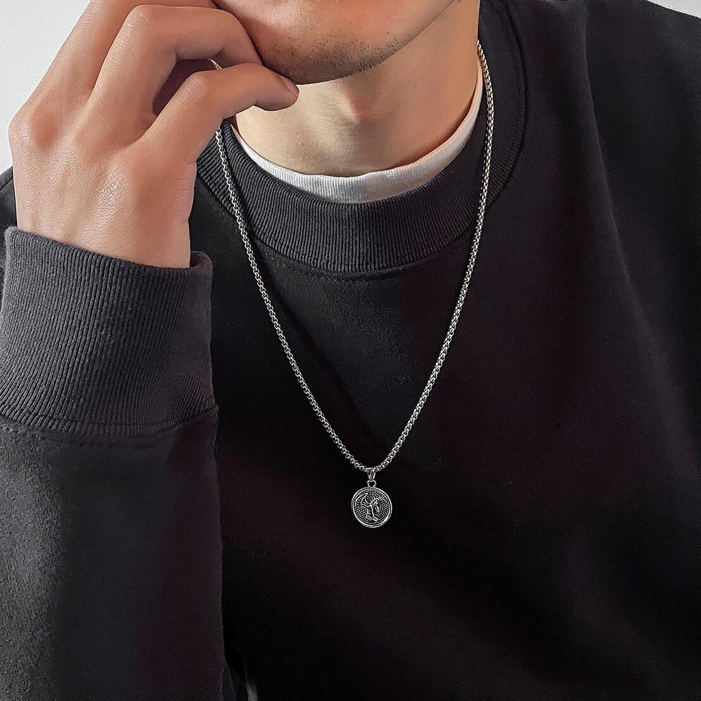 Vintage Simple Alien Human Coin Pendant Choker Necklace for Men Trendy Punk Long Chain On the Neck Jewelry Accessories Male Gift