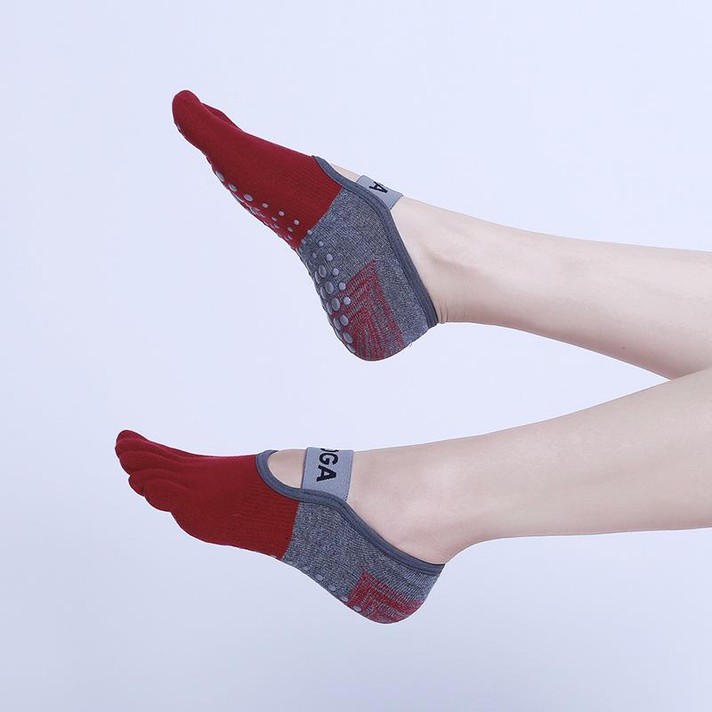 Anti-Odor Split-Toe Yoga Socks with Wide Straps, Gel Dots, and Five-Toe Design in Color-Blocked Combed Cotton