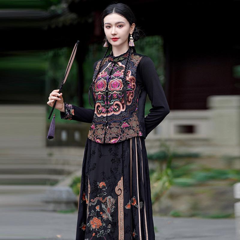 

2024 Autumn Ethnic Style Sleeveless Vest with Heavy Embroidery XXL