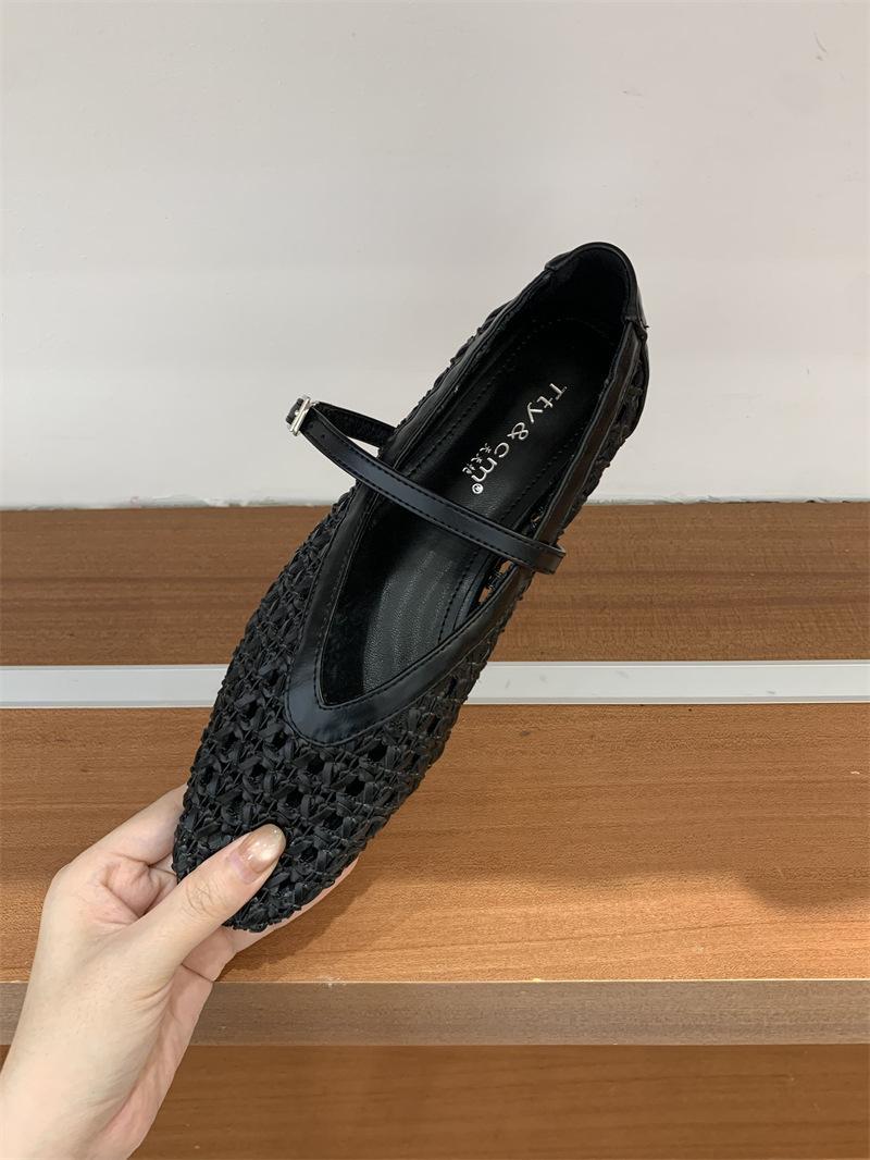 

Retro One-Word Buckle With Square Head Hollowed Out Mary Jane Shoes Are Versatile And Not Tired, Low Heels, Late Night Breeze Commuting Single Shoes 35