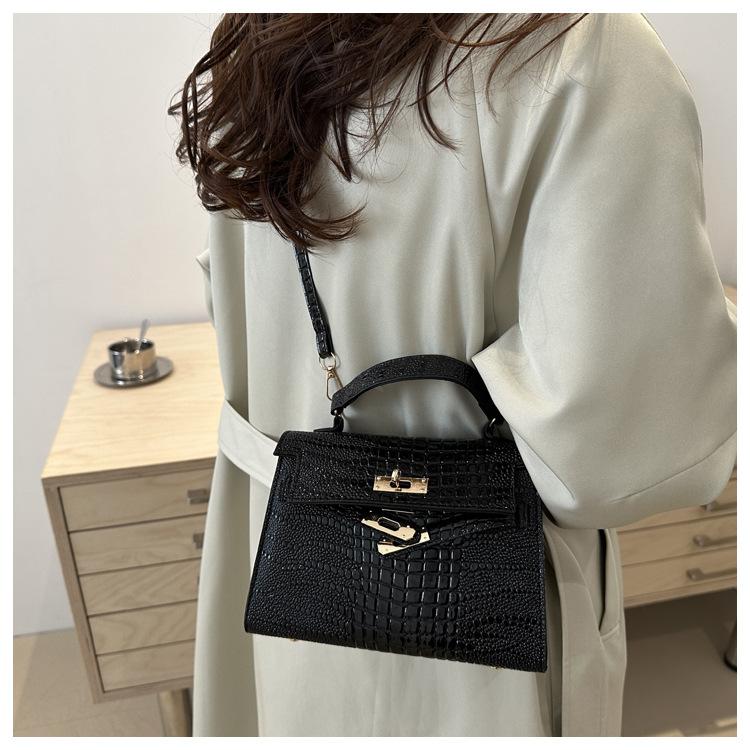 New Fashion Crocodile Embossed Faux Leather Shoulder Bag for Women Vintage Lock Square Crossbody Purse