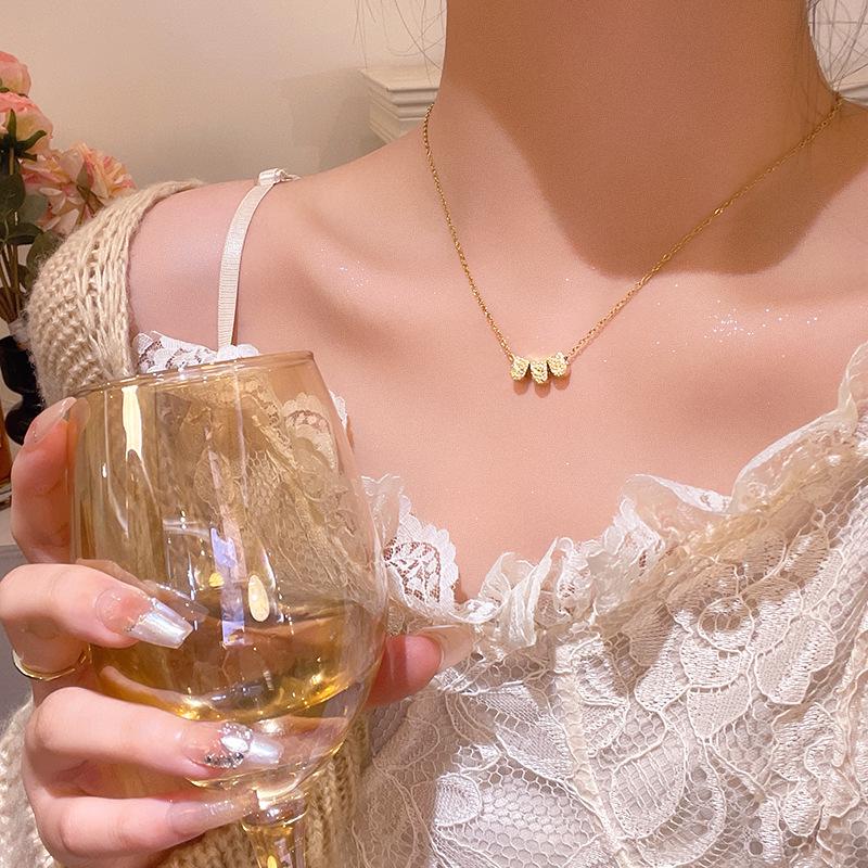 Trendy Light Luxury Pearl Heart Necklace: Versatile Beaded Clavicle Chain for Women's Style