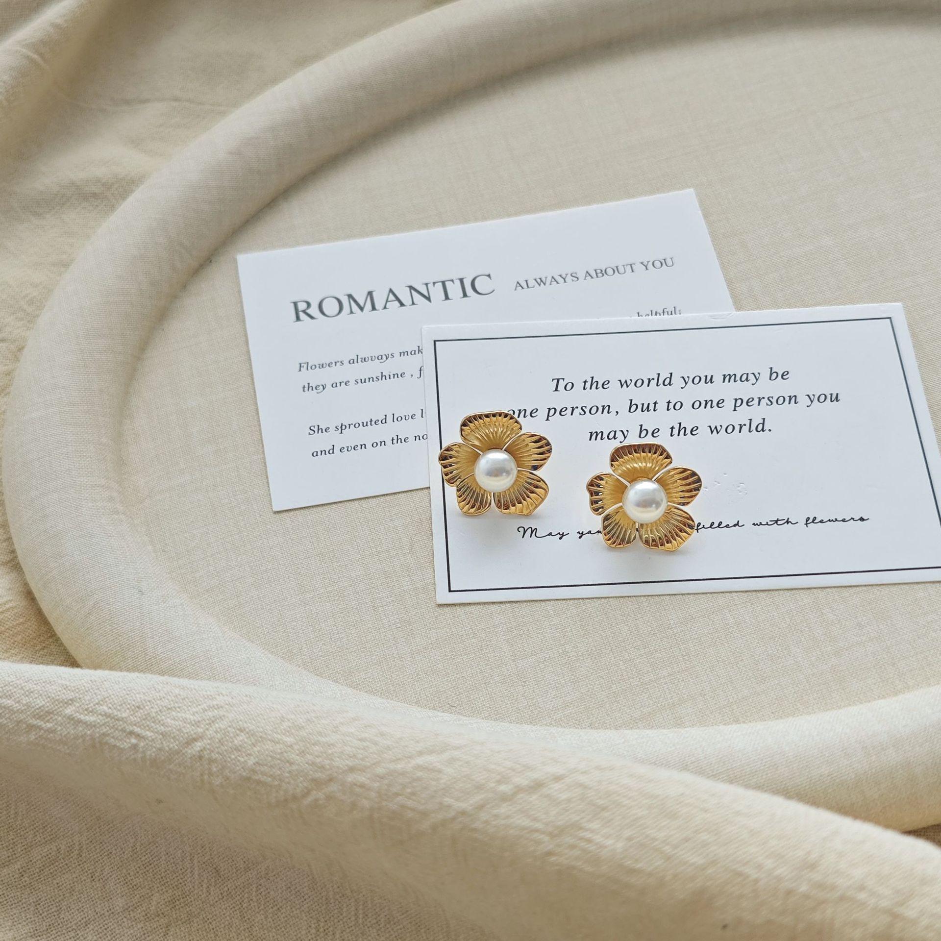 Korean Retro Gold Floral Pearl-Inlaid Stud Earrings - Elegant and Sweet Style
