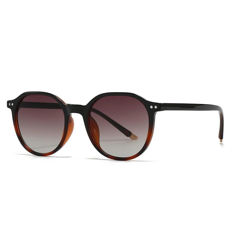 

Fashion Round Sunglasses Women Vintage Rivets Punk Men Ins Popular Shades Gradient Sun Glasses UV400 As the picture