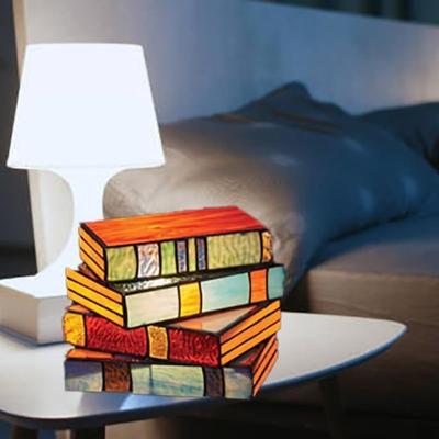 Spálňa Obývacia izba Vitrážová Stohovaná kniha Lampa Živicová Stolná lampa Dekorácia izby