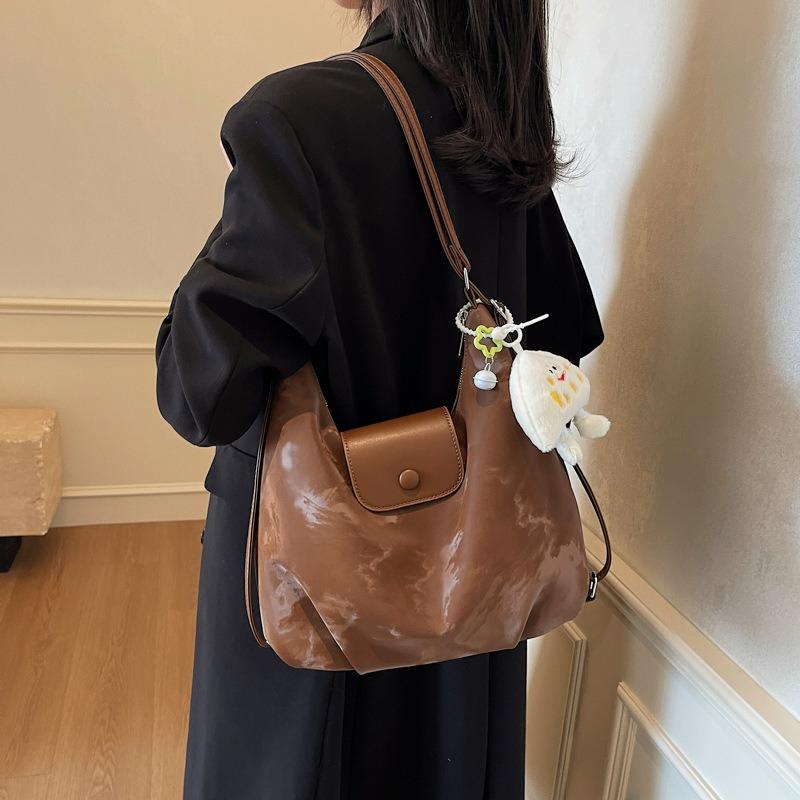 Retro Tote Bag Women's New Autumn and Winter Large-capacity Commuting Shoulder Bag Casual Versatile Double Back Shoulder Bag