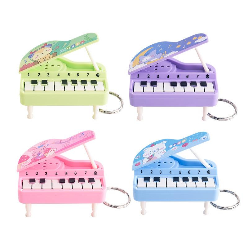 Mini Desktop Piano Keychain Cute Music Game Machine Innovative Study Toy for Kids Bag Accessories