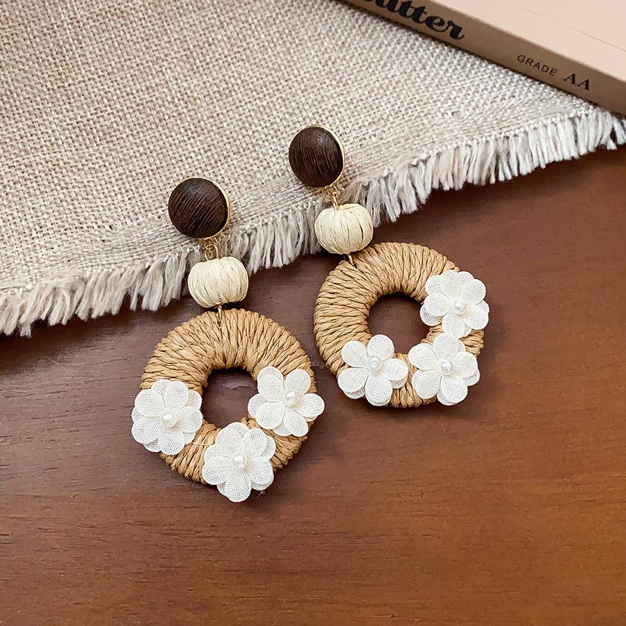 Silver Needle Round Resin Rattan Woven Earrings - Light Luxury High-End Studs, Fashionable Temperament Design