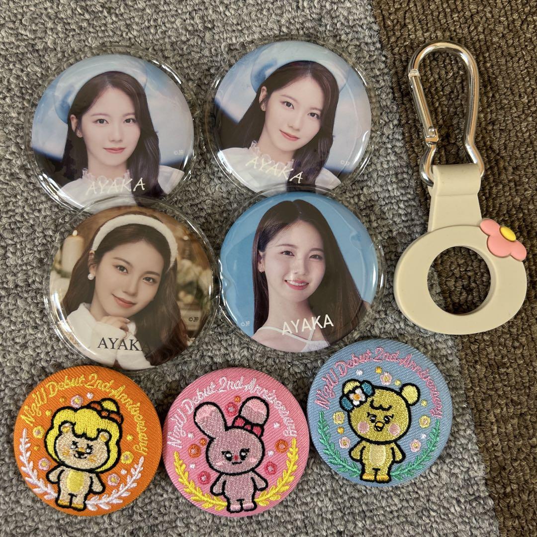 

[USED] NiziU can badge carabiner