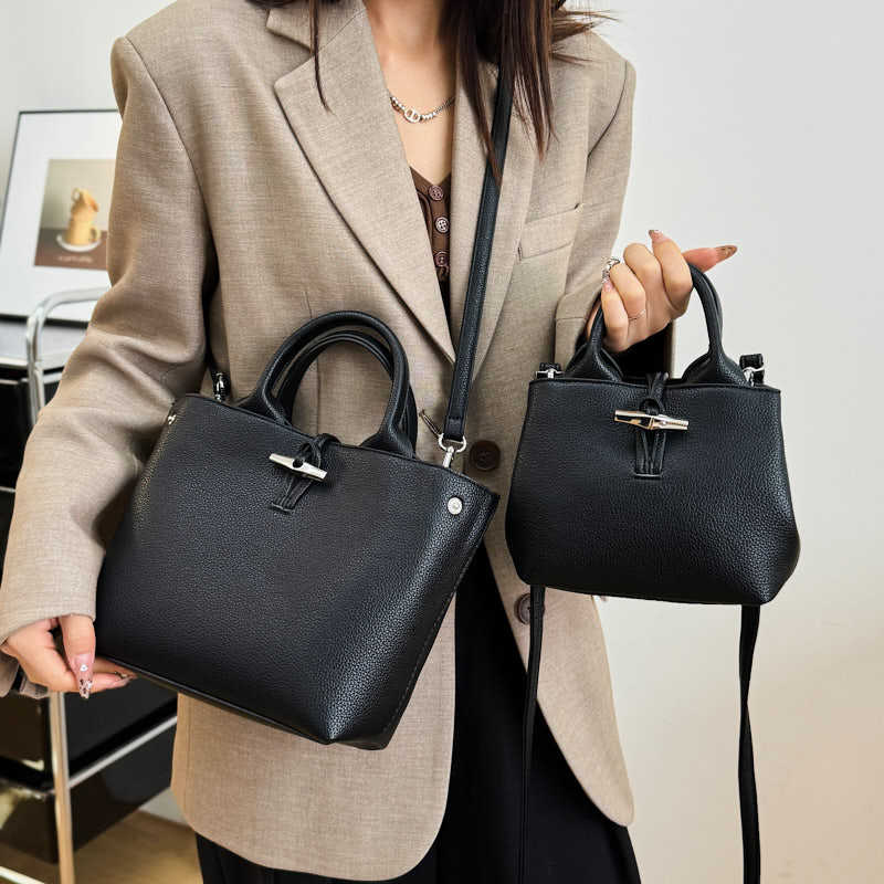 Yüksek kaliteli yeni bambu çanta mini el çantası bambu tokalı omuz askılı postacı çantası gündelik kadın çantası