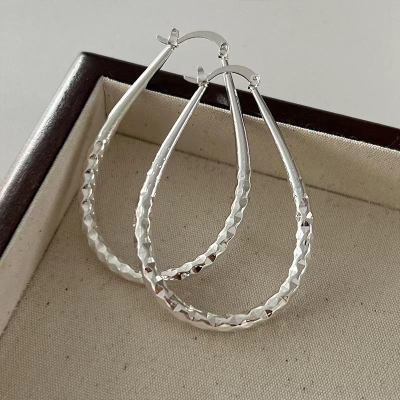 

Классические Женские Серьги Модные Инкрустированные Извивающиеся Медные Качество Высококачественные Нишевый Дизайн Чувство Тренды Вечеринка