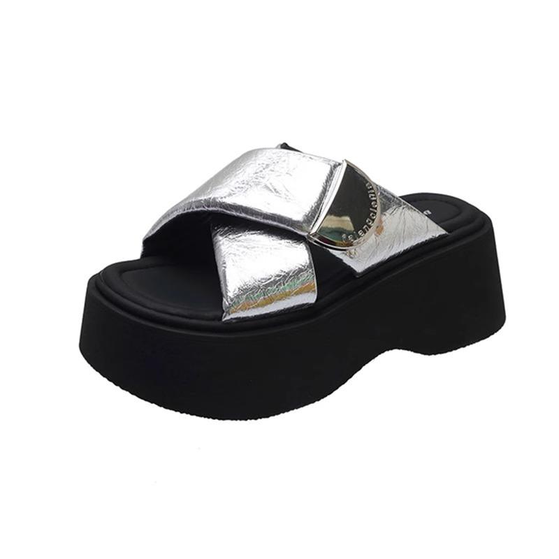 Women's summer wear thick-soled and cool slippers for stepping on shit 2025 new small muffin soft-soled heightening sandals ins tide